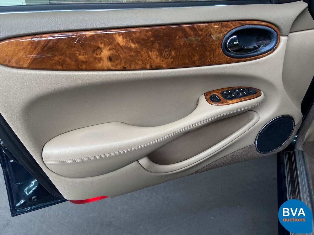 Jaguar XJ8 3.2 V8 237 PS X308 2000.