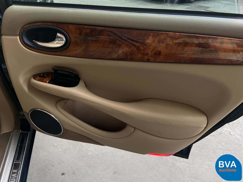 Jaguar XJ8 3.2 V8 237 PS X308 2000.