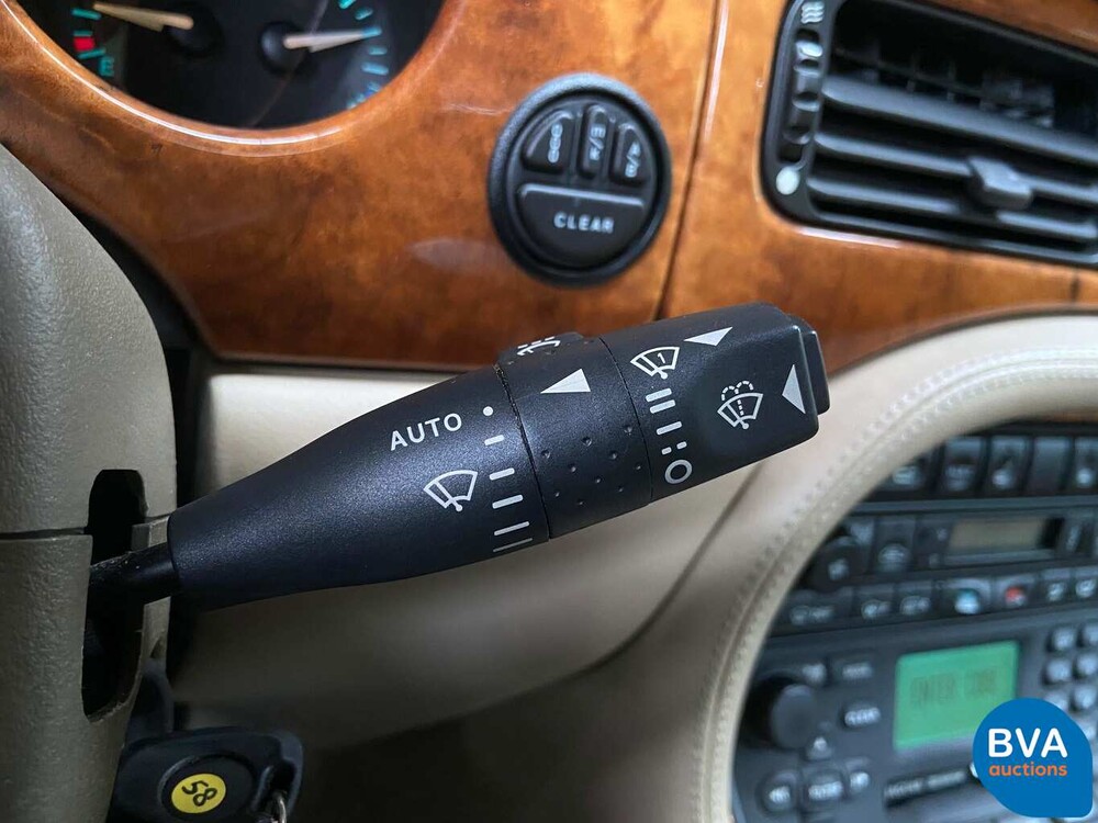 Jaguar XJ8 3.2 V8 237 PS X308 2000.