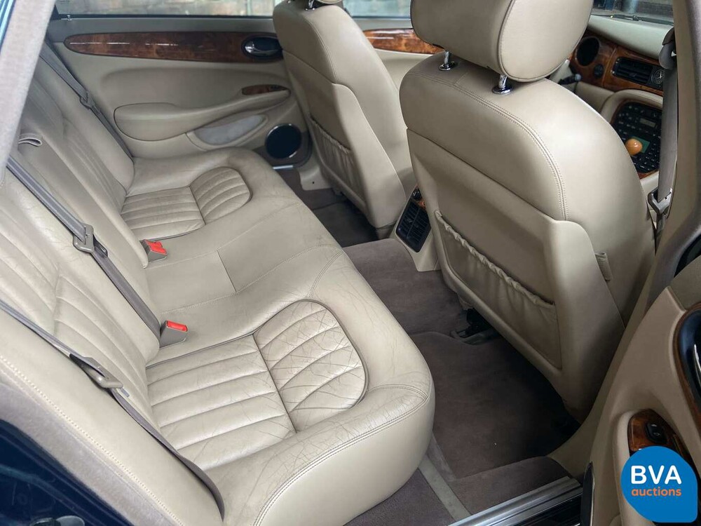 Jaguar XJ8 3.2 V8 237 PS X308 2000.