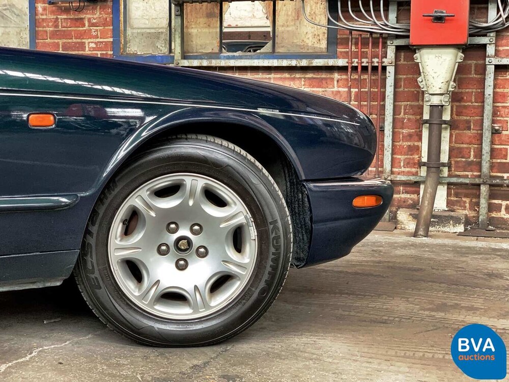 Jaguar XJ8 3.2 V8 237 PS X308 2000.