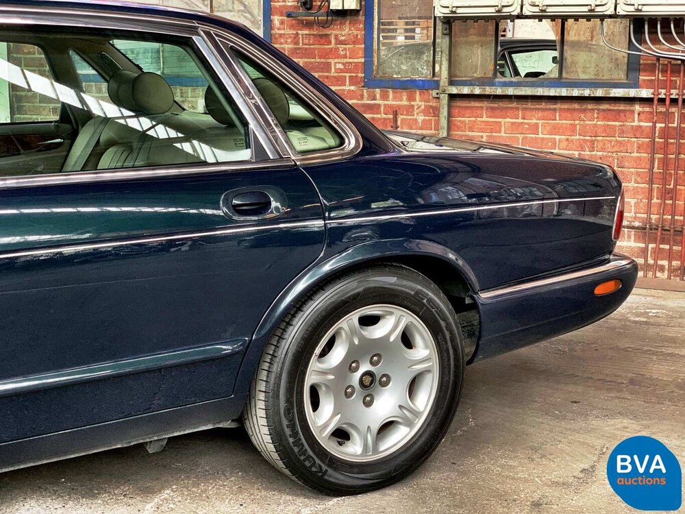 Jaguar XJ8 3.2 V8 237 PS X308 2000.