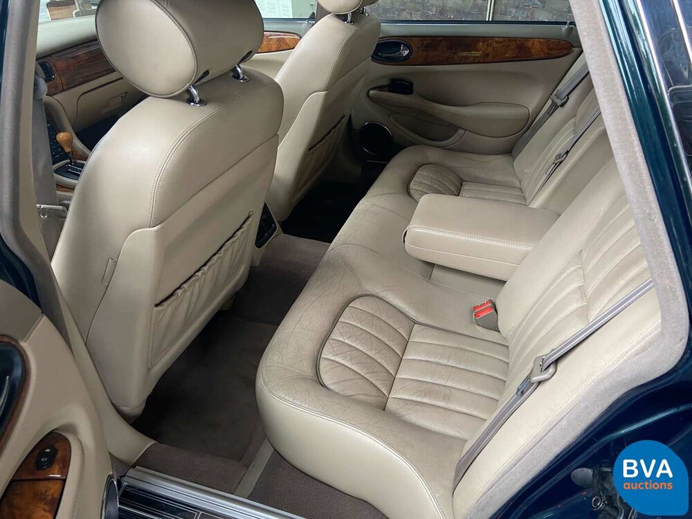 Jaguar XJ8 3.2 V8 237 PS X308 2000.