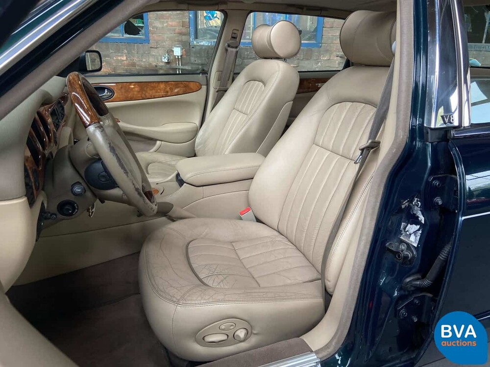 Jaguar XJ8 3.2 V8 237 PS X308 2000.