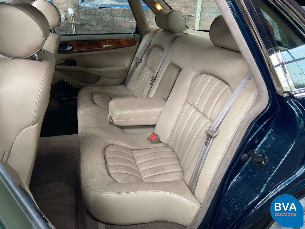 Jaguar XJ8 3.2 V8 237 PS X308 2000.