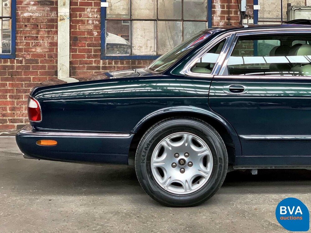 Jaguar XJ8 3.2 V8 237 PS X308 2000.