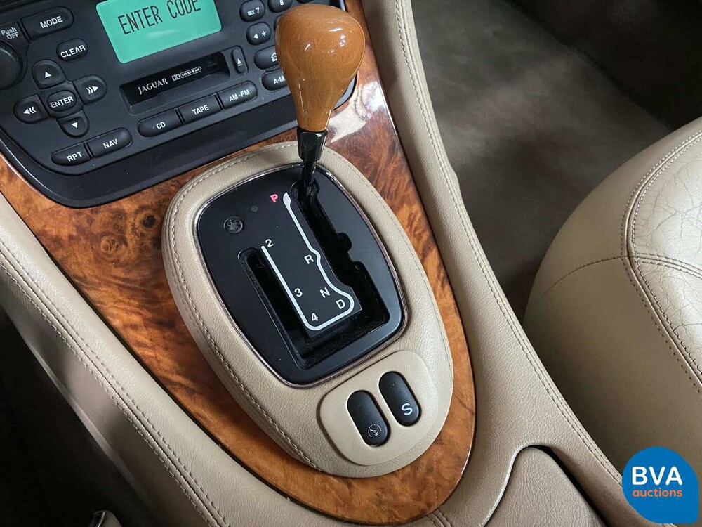 Jaguar XJ8 3.2 V8 237 PS X308 2000.