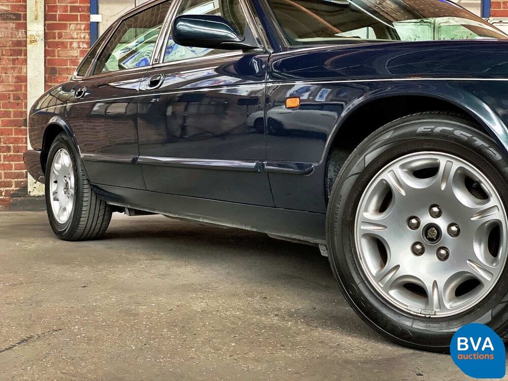Jaguar XJ8 3.2 V8 237 PS X308 2000.
