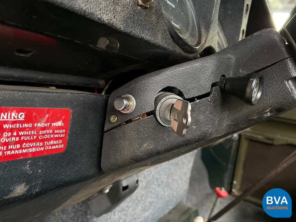 Land Rover Defender 88 Metal Top Series 3 Pick-Up 1979 LHD, 12-RB-17