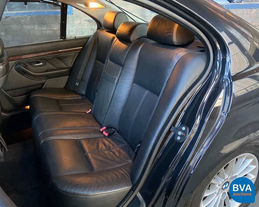 BMW 540i E39 4.4 V8 286pk -Handgeschakeld- 1999, 75-XV-DJ