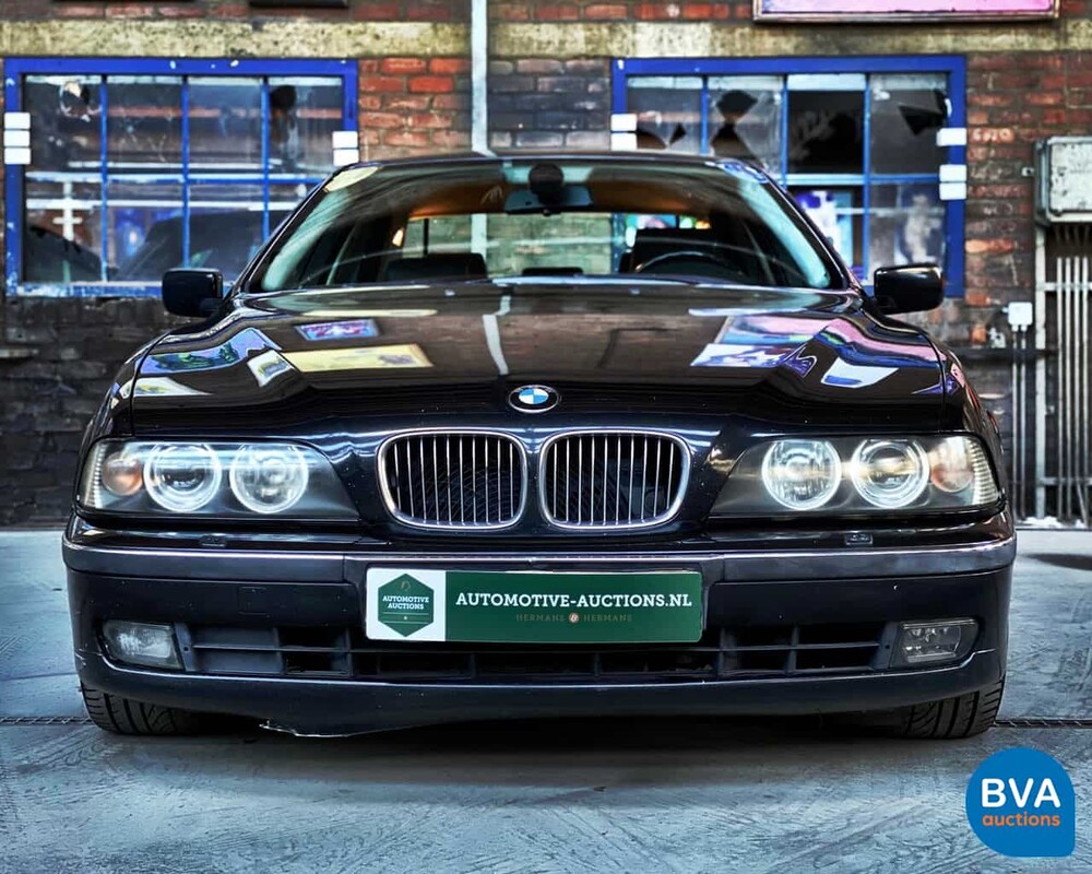 BMW 540i E39 4.4 V8 286pk -Handgeschakeld- 1999, 75-XV-DJ