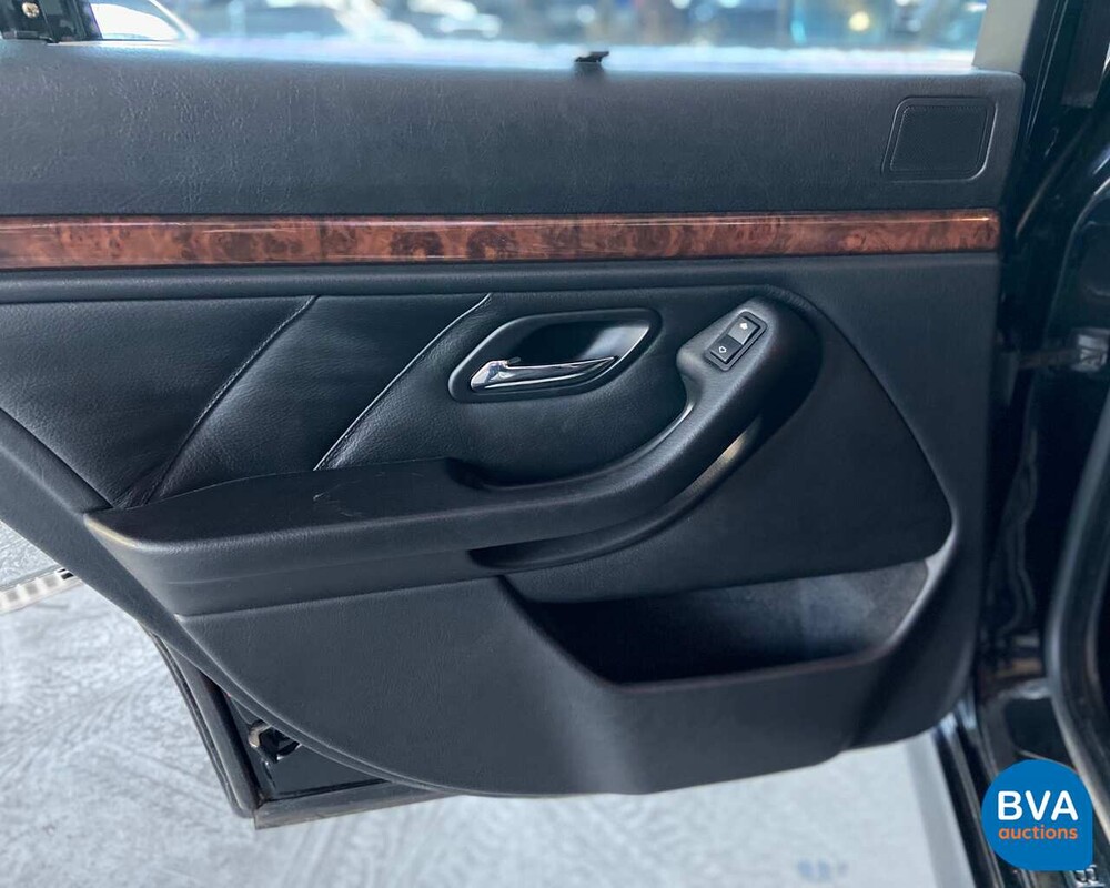 BMW 540i E39 4.4 V8 286pk -Handgeschakeld- 1999, 75-XV-DJ