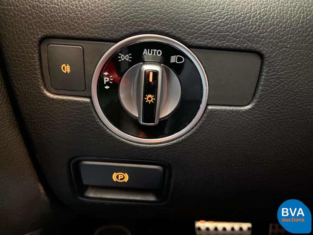 Mercedes-Benz SLK55 AMG 5.5 V8 421pk 2013, TP-585-N