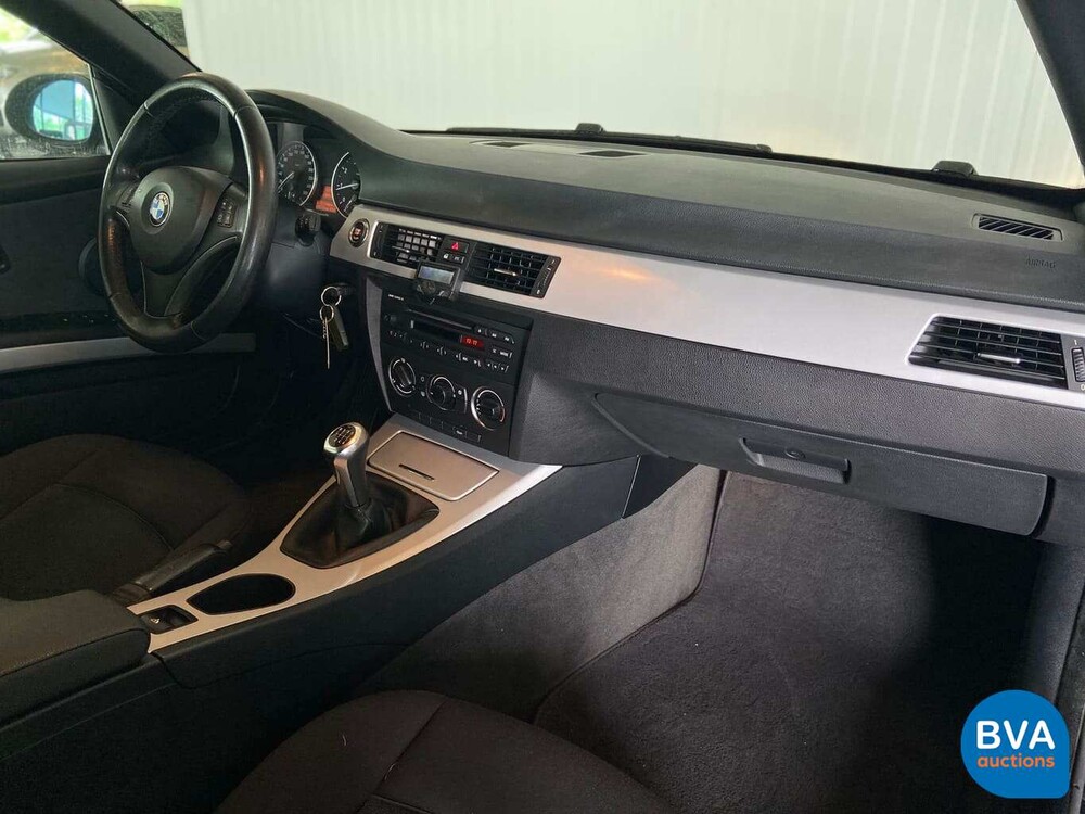 BMW 320i Cabriolet 170pk 3-serie E93 2007, 07-XS-JV