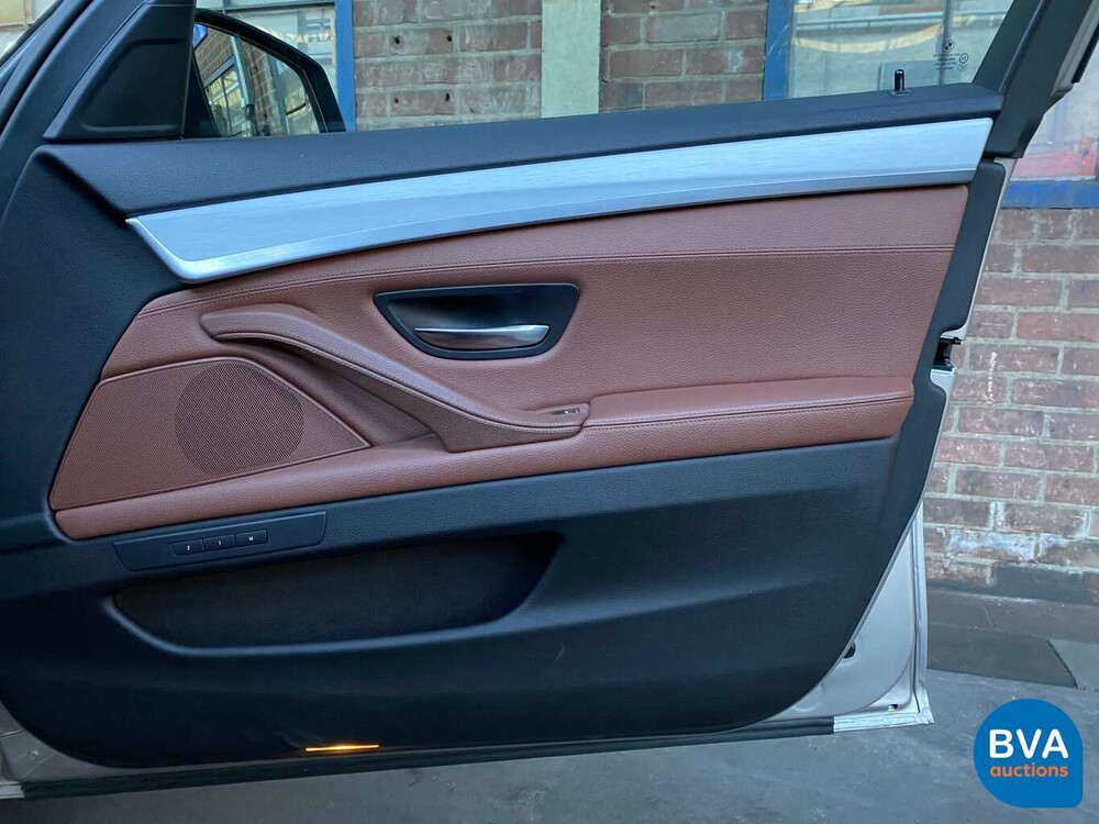 BMW 520i Sedan 184hp 2013, 1-SLH-73.