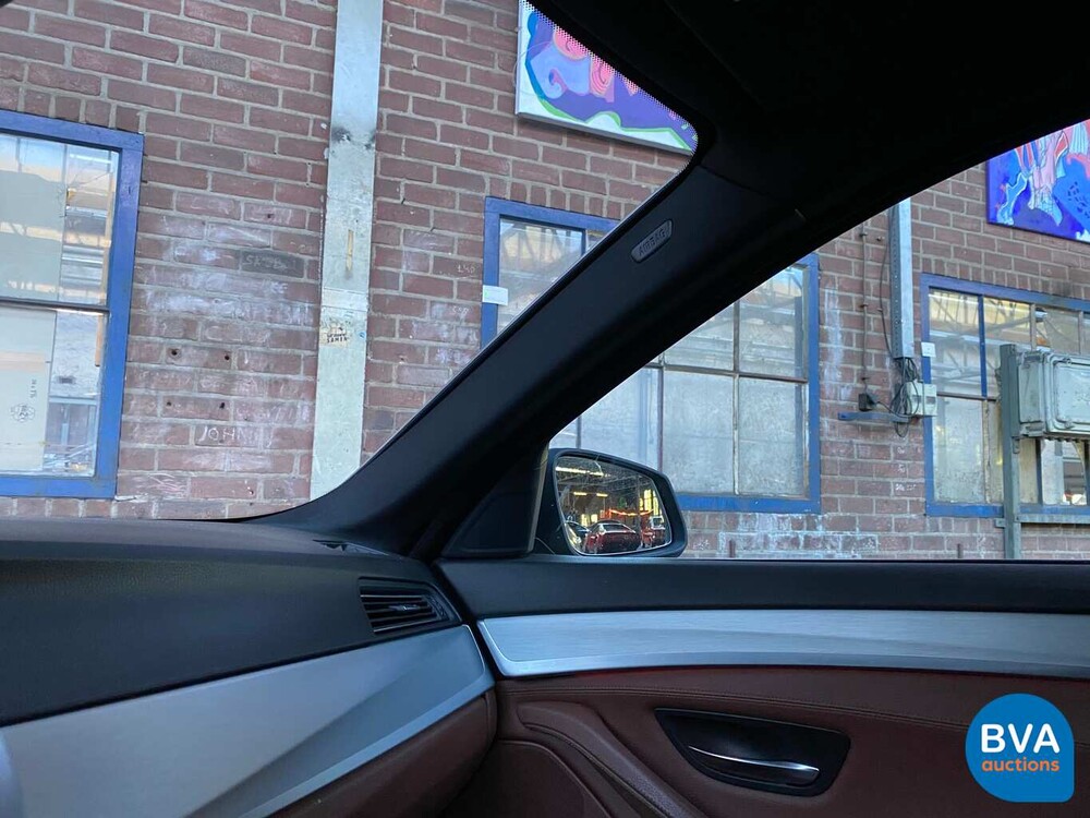 BMW 520i Sedan 184hp 2013, 1-SLH-73.