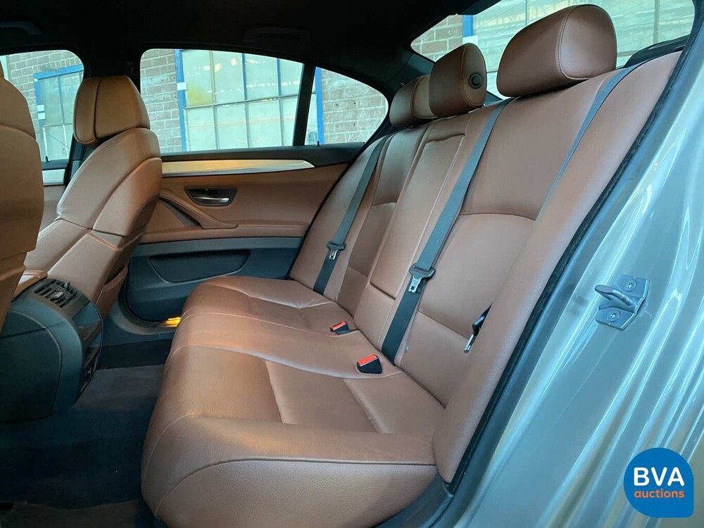 BMW 520i Sedan 184hp 2013, 1-SLH-73.