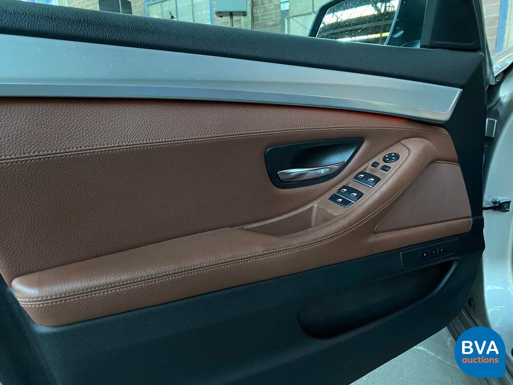 BMW 520i Sedan 184hp 2013, 1-SLH-73.