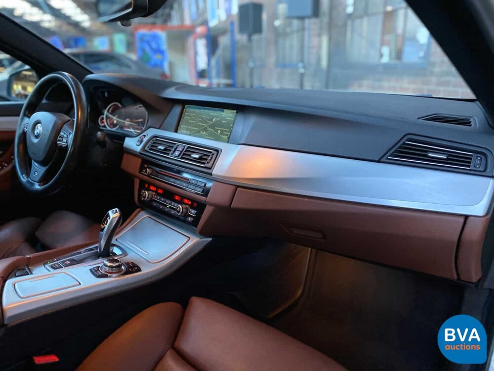 BMW 520i Sedan 184hp 2013, 1-SLH-73.