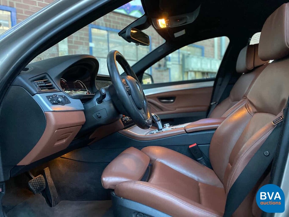 BMW 520i Sedan 184hp 2013, 1-SLH-73.