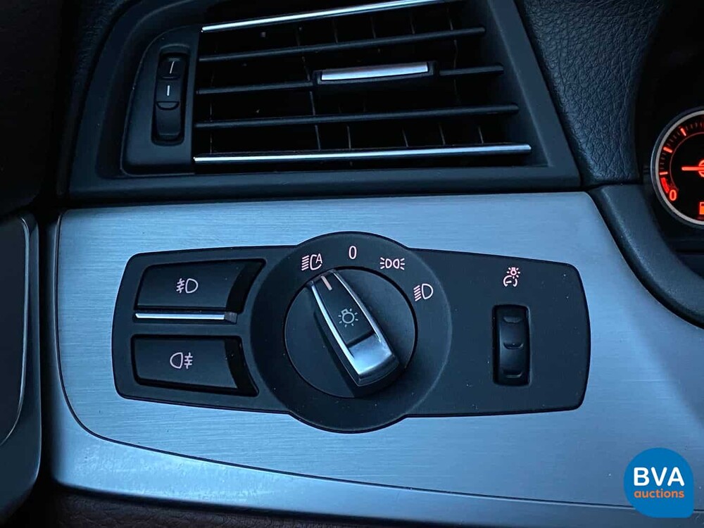 BMW 520i Sedan 184hp 2013, 1-SLH-73.