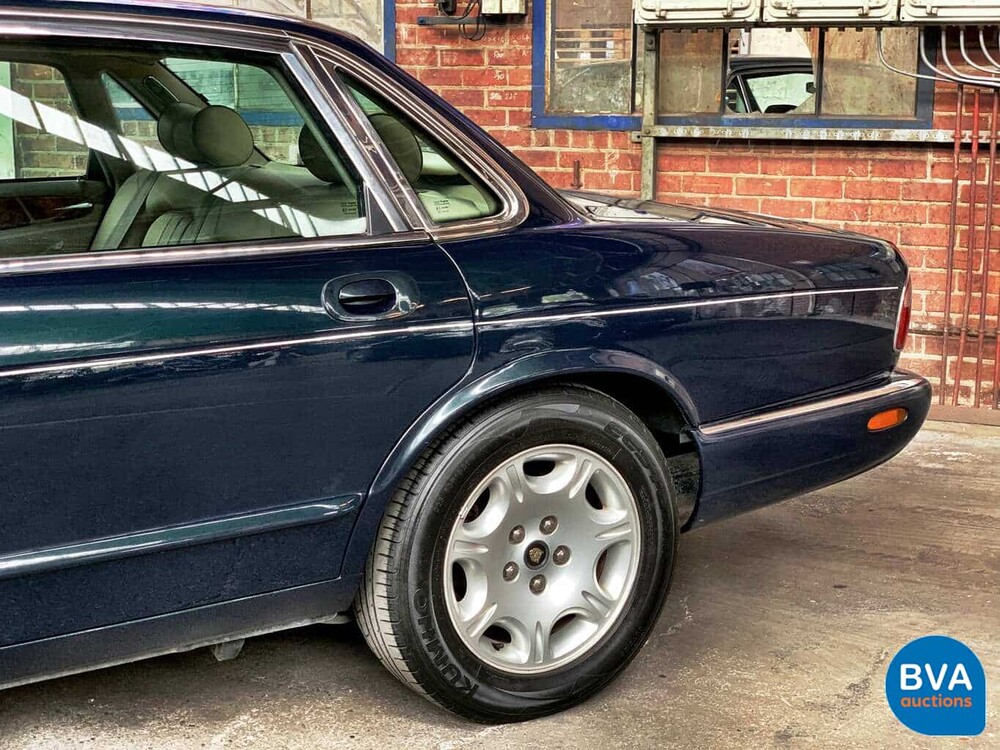 Jaguar XJ8 3.2 V8 237hp X308 2000.