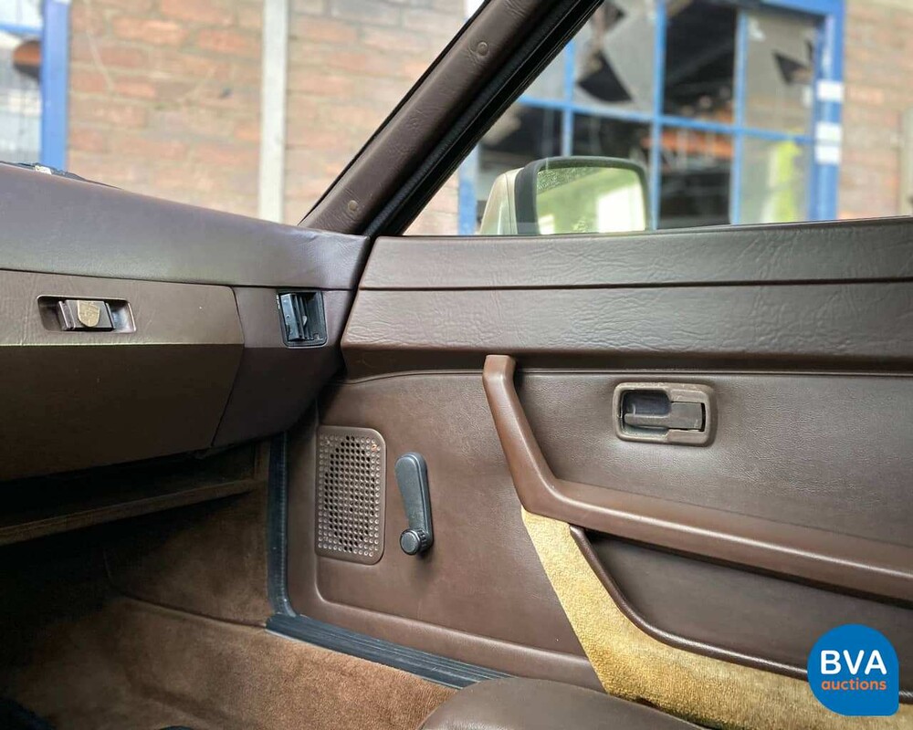 Porsche 944 2.5 Coupé-Original NL-1983, JY-49-XL.