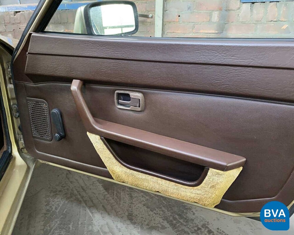 Porsche 944 2.5 Coupé-Original NL-1983, JY-49-XL.