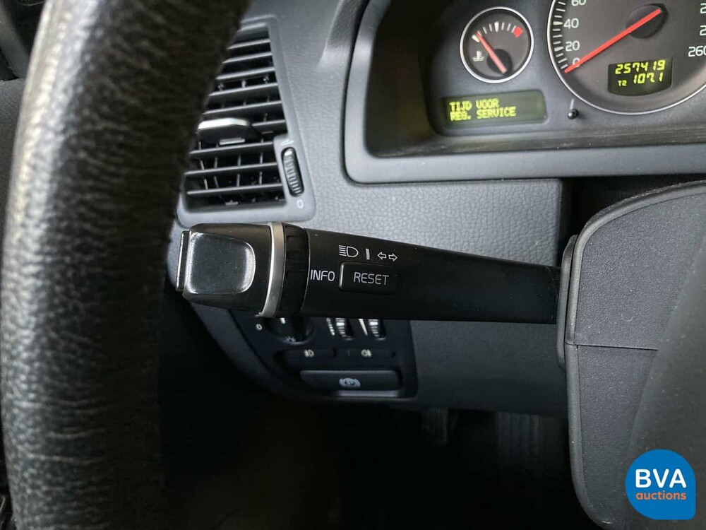 Volvo XC90 2.4 D5 Momentum 185 PS 2008 7-Personen, 73-ZG-XD.