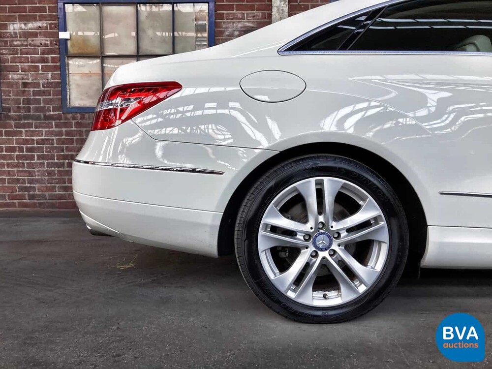 Mercedes-Benz E350 CGI Coupé 7G-Tronic Plus 292 PS 2011.