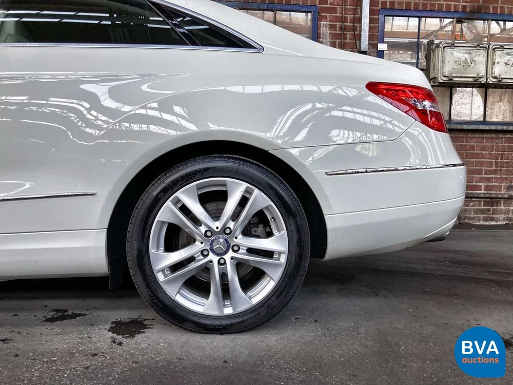 Mercedes-Benz E350 CGI Coupé 7G-Tronic Plus 292 PS 2011.