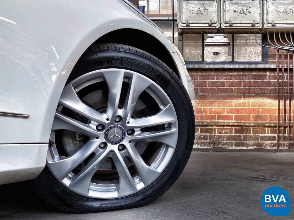 Mercedes-Benz E350 CGI Coupé 7G-Tronic Plus 292 PS 2011.