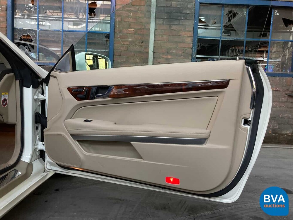 Mercedes-Benz E350 CGI Coupé 7G-Tronic Plus 292 PS 2011.