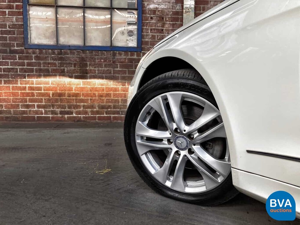 Mercedes-Benz E350 CGI Coupé 7G-Tronic Plus 292 PS 2011.