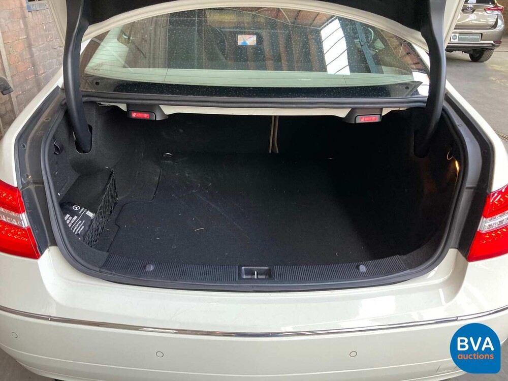 Mercedes-Benz E350 CGI Coupé 7G-Tronic Plus 292 PS 2011.