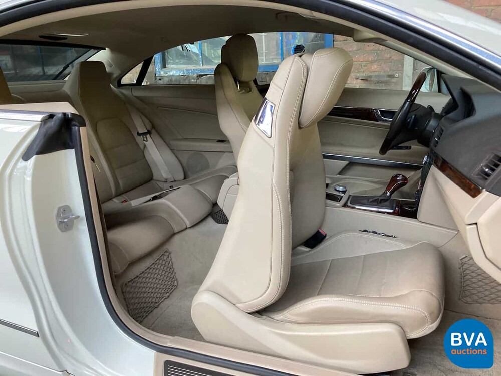 Mercedes-Benz E350 CGI Coupé 7G-Tronic Plus 292 PS 2011.