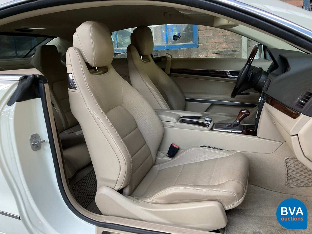 Mercedes-Benz E350 CGI Coupé 7G-Tronic Plus 292 PS 2011.