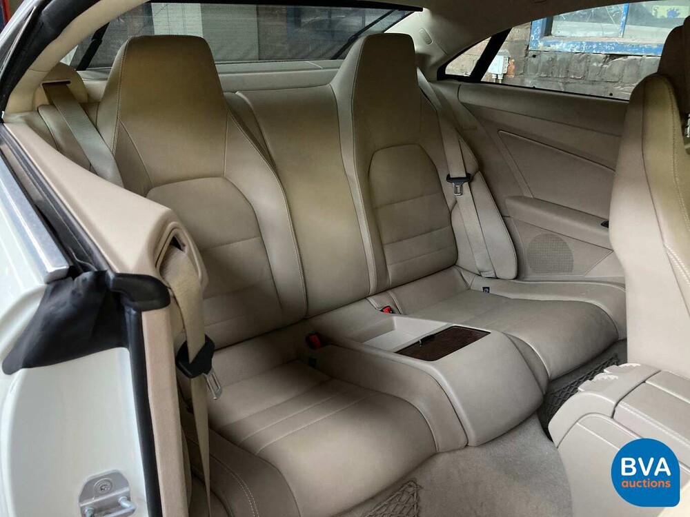 Mercedes-Benz E350 CGI Coupé 7G-Tronic Plus 292 PS 2011.