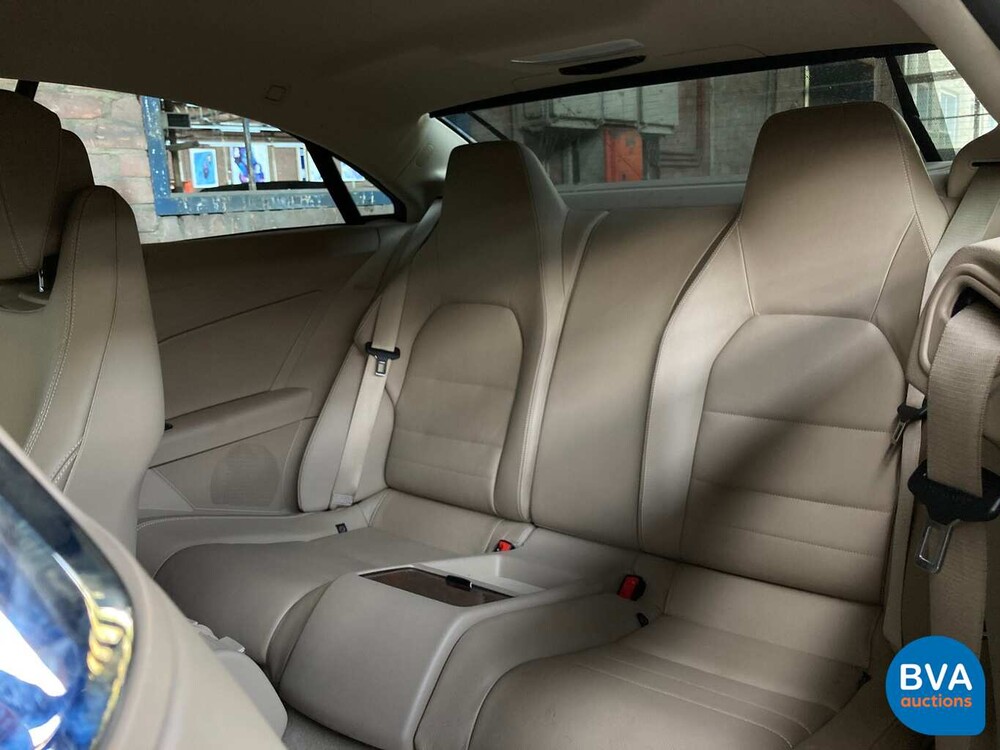 Mercedes-Benz E350 CGI Coupé 7G-Tronic Plus 292 PS 2011.