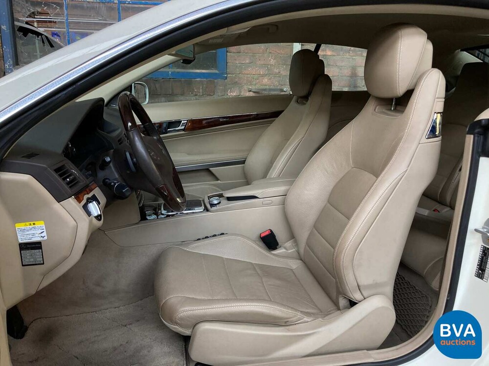Mercedes-Benz E350 CGI Coupé 7G-Tronic Plus 292 PS 2011.