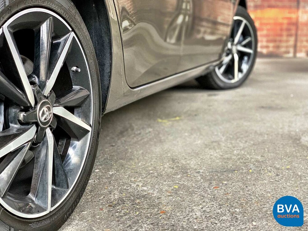 Toyota Auris 1.8 Hybrid Dynamic Executive 100 PS 2018, J-926-BF.