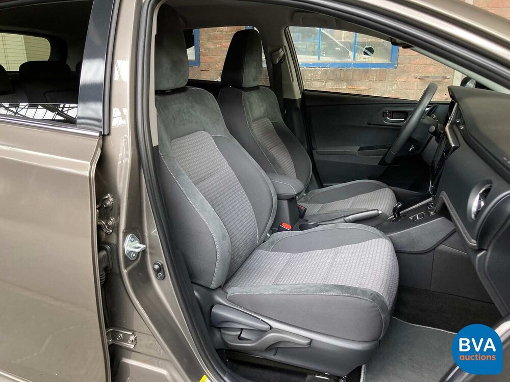 Toyota Auris 1.8 Hybrid Dynamic Executive 100 PS 2018, J-926-BF.