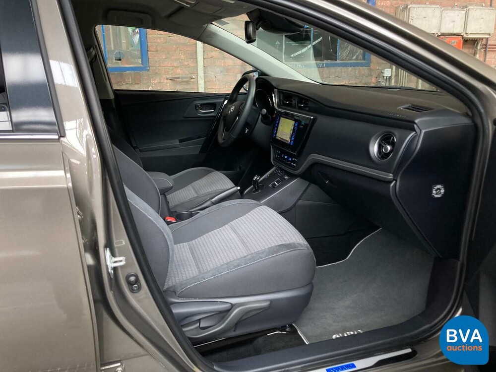 Toyota Auris 1.8 Hybrid Dynamic Executive 100 PS 2018, J-926-BF.