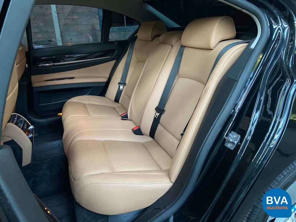 BMW ActiveHybrid 7er 4.4L 465 PS 2011.