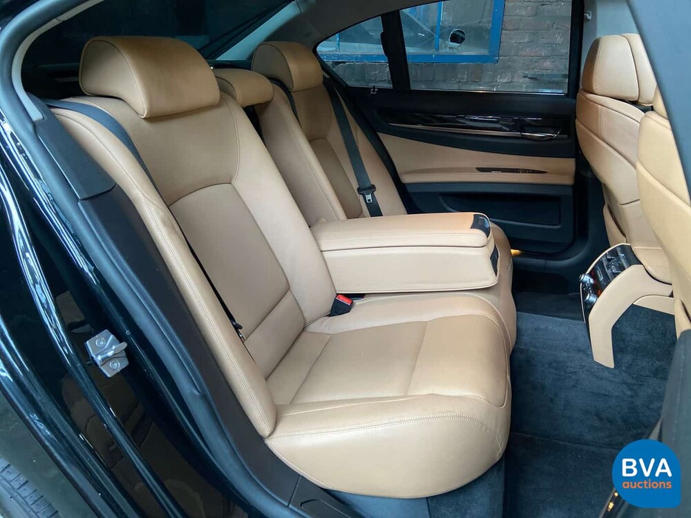 BMW ActiveHybrid 7er 4.4L 465 PS 2011.