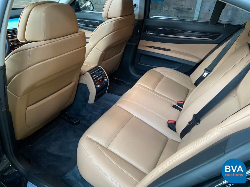 BMW ActiveHybrid 7er 4.4L 465 PS 2011.