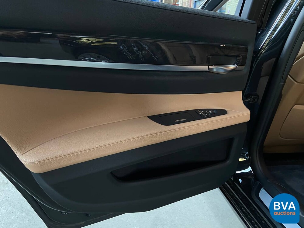 BMW ActiveHybrid 7er 4.4L 465 PS 2011.