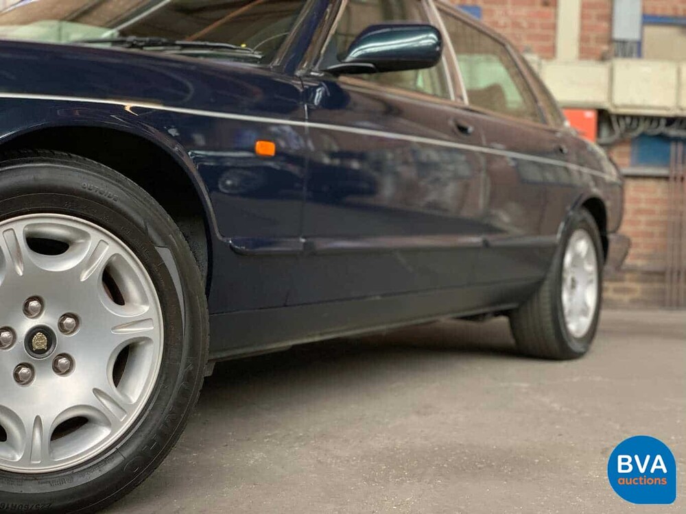 Jaguar XJ8 3.2 V8 237 PS X308 2000.