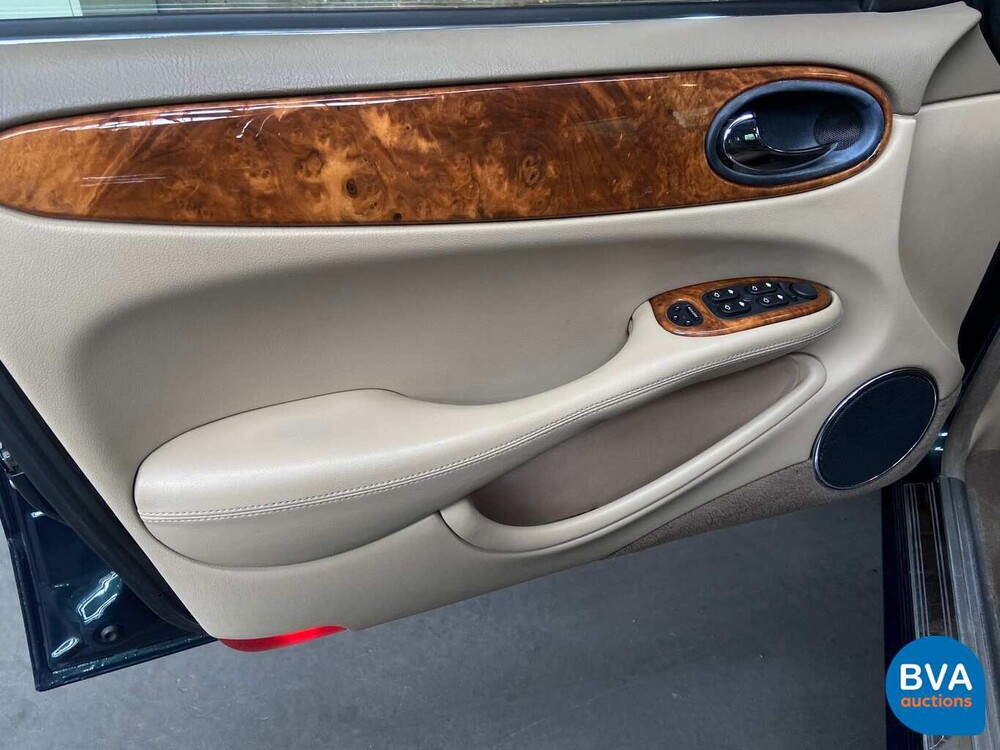 Jaguar XJ8 3.2 V8 237 PS X308 2000.