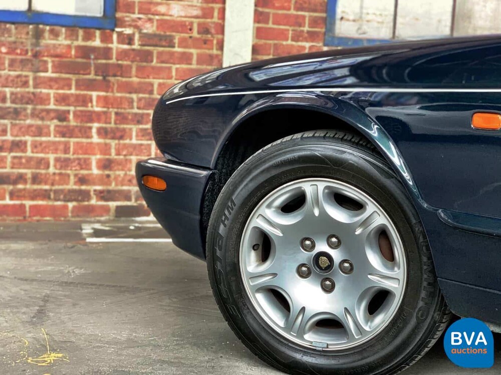 Jaguar XJ8 3.2 V8 237 PS X308 2000.